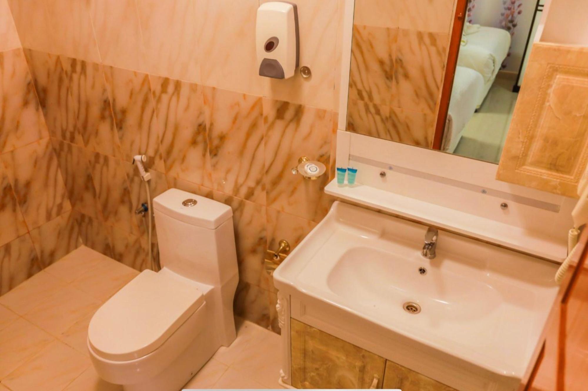 Capital O 141 Golden Rays Hotel Ibrā 外观 照片