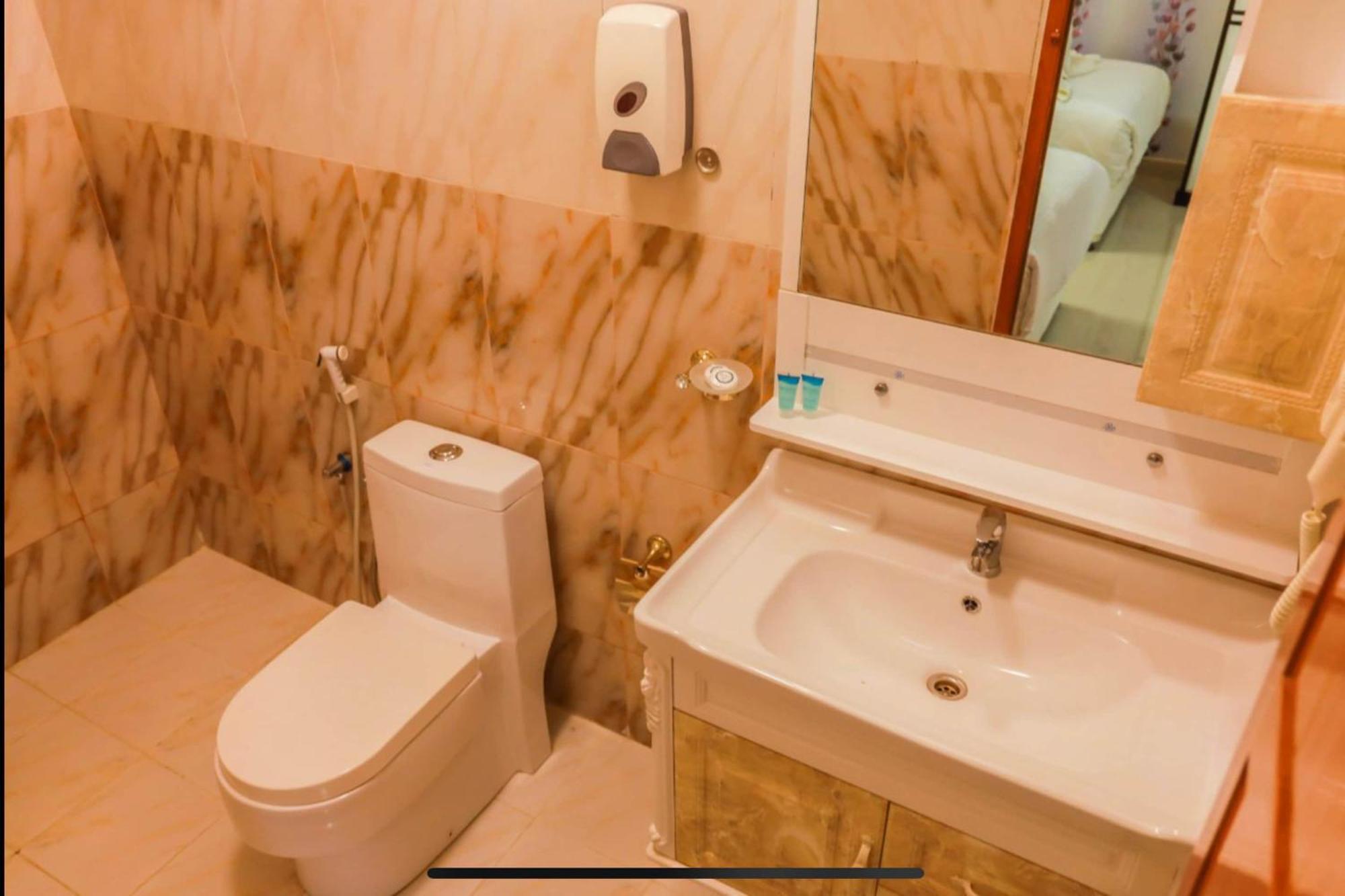 Capital O 141 Golden Rays Hotel Ibrā 外观 照片